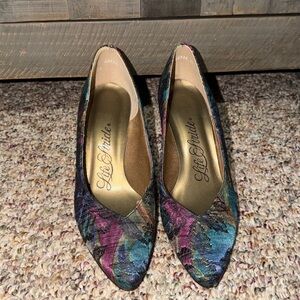 Life Stride Women's Multicolor Pumps, size 6, watercolor, flower embroidered